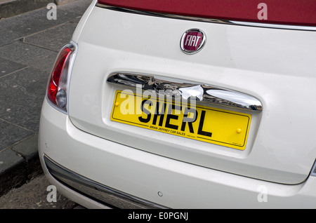 Individuelle Kfz-Kennzeichen mit einer Schreibweise des weiblichen namens Sherl, ausgesprochen Sheryl. Stockfoto