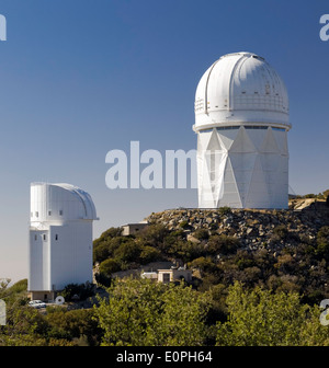 Teleskope auf Kitt Peak National Observatory, Arizona Stockfoto