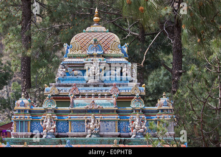 Skulptur gewidmet Ganesh, der hinduistische Elefantengott, außerhalb der Jakhu Tempel in Shimla in Nordindien Stockfoto