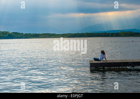 Italien Piemont Viverone 18. Mai 2014 Sonntag am See. die Pier Stockfoto