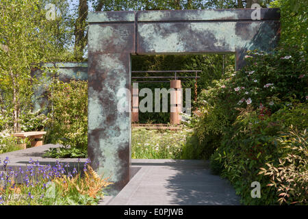 Chelsea, London, Großbritannien. 18. Mai 2014. RHS Chelsea Flower Show 2014 Die brewin Dolphin Garden Designer: Matthew Childs Sponsor Brewin Dolphin Credit: ein Garten/Alamy leben Nachrichten Stockfoto