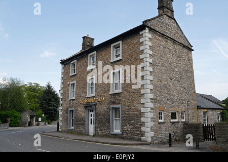 Das Ashford Arms Inn Ashford in the Water, Derbyshire England, UK Public House, Grade II, gelistetes georgianisches Gebäude, Peak District Nationalpark Stockfoto