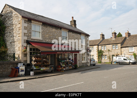 Dorfladen in Ashford im Wasser in Derbyshire England UK Rural Peak District Village Lebensmittelgeschäft Stockfoto