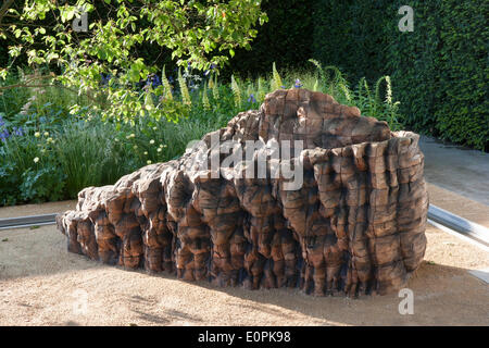 Chelsea, London, Großbritannien. 18. Mai 2014. RHS Chelsea Flower Show 2014 Die Laurent Perrier Garten, Designer Luciano Giubbilier Sponsor Champagne Laurent-Perrier Credit: ein Garten/Alamy leben Nachrichten Stockfoto