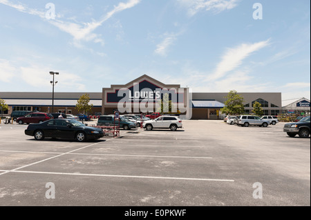 Lowe-Versorgungsmaterial-Speicher befindet sich in Leesburg, Florida USA Stockfoto