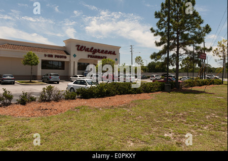 Walgreens Apotheke an der Kreuzung der CR473 & SR441 Leesburg, Florida USA Stockfoto