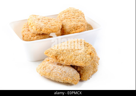 gefrorene Hähnchen-Nuggets auf weißem Hintergrund Stockfoto