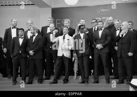 18. Mai 2014 - Cannes, Frankreich - CANNES, Frankreich - Mai 18: (Oben L-R) Schauspieler Glen Powell, Kelsey Grammer, Dolph Lundgren, Harrison Ford, Direktor Patrick Hughes, Schauspieler Antonio Banderas, Randy Couture (Front L-R) Victor Ortiz, Mel Gibson, Jason Statham, Sylvester Stallone, Ronda Rousey, Wesley Snipes und Kellan Lutz, "Expendables 3" Premiere auf dem 67. jährlichen Cannes Film Festival am 18. Mai 2014 in Cannes teilnehmen Frankreich. (Kredit-Bild: © Friedrich Injimbert/ZUMAPRESS.com) Stockfoto