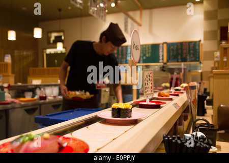 Sushi-Zug-Restaurant in Tsukuba, Japan Stockfoto