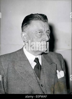 3. März 1957 - Foto zeigt Dr. Victor ehemaligen Führer der wirtschaftlich Institut der Bundesverband der Arbeit, wurde heute verhaftet Stockfoto