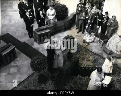 4. April 1957 - Film-Schauspielerin Maria Schell vermählten Film-Direktor Horst Haechler in der '' Wies-Kirche in der Nähe von Steingaden, Oberbayern: die Hochzeit von Film-Schauspielerin Maria Schell und Regisseur Horst Hacheler fand am 26. April 1957 in der charmanten Rokoko-Kirche in der Nähe von Steingaden. Die Hochzeit-Zeremonie wurde von Pfarrer Johann Oberbauer durchgeführt. Stockfoto