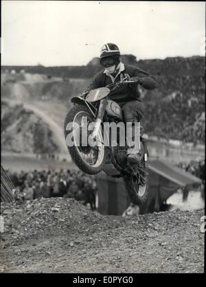 5. Mai 1957 - Leslie Archer im grand Prix De France Motorrad cross Country Rennen. OPS Lesile Archer während des Rennens hielt heute auf den Höhen von Montreuil bei Paris. Stockfoto