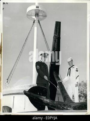 5. Mai 1957 - Amerika ehren ihre Kriegstoten: The Mast und Anker des Schlachtschiffs Maine Turms über dem Grab des amerikanischen Matrosen, die in den Spanisch-Amerikanischen Krieg ihr Leben verloren. Nationalfriedhof Arlington, Virginia. Stockfoto