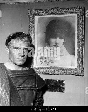 Schauspieler Laurence Olivier auf Sarah Bernhardt Theater für Titus Andronicus Stockfoto