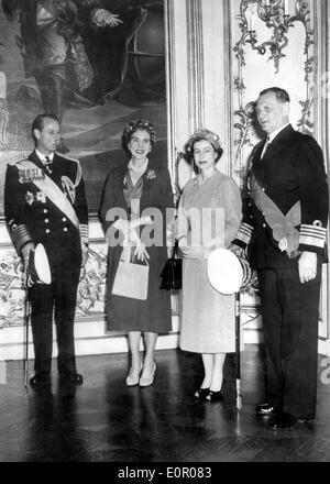 Königin Elizabeth II mit Prinz Philip, Königin Ingrid und König Friedrich IX. Stockfoto