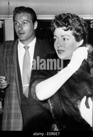 Schauspielerin Lana Turner auf einer Party mit ihrem Ehemann Lex Barker Stockfoto