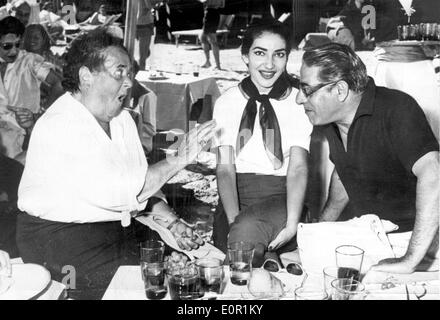 Sängerin Maria Callas beim Mittagessen mit Aristotle Onassis Stockfoto