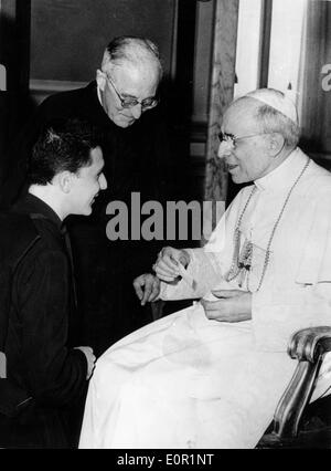 Papst Pius XII empfängt Mitglieder der Jesuiten Stockfoto