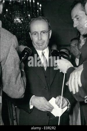 10. Oktober 1957 - französische Kabinett Krise: Pinay macht ein Angebot. Antoine Pinay hat seinerseits nahm die Aufgabe des Versuchens, Form der Stockfoto