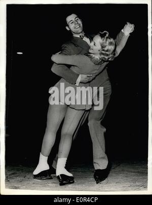 2. Februar 1958 - Briten nehmen erste es Plätze im Ice Dancing Wettbewerb: The Ice Dancing Wettbewerb im 1958 Europäische Abbildung Eislauf Turnier endete in Bratislava, Tschechoslowakei mit Briten unter die ersten drei Plätze. Weltmeisterschaft Halter, June Markham und Courtney Jones gewann den EM-Titel. Foto zeigt: WM-Inhaber, die ihre Eigentumsvorbehalt, June Markham und Courtney Jones, während des Wettbewerbs in Bratislava gesehen. Stockfoto