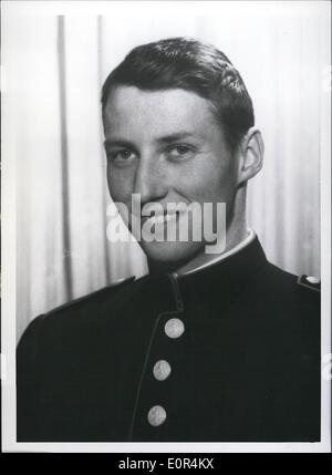 2. Februar 1958 - H.R.H Kronprinz Harald von Norwegen 21 Jahre und in Zustand der Mehrheit am 21. Februar 1958 kommen. Foto sät das erste Bild von H.R.H Kronprinz Harald nach dem Tod seines Großvaters König Haakon VII. Stockfoto