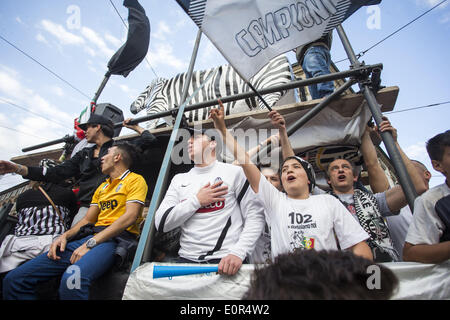 Turin, Italien. 18. Mai 2014. Juventus-Fans feiern den Gewinn der italienischen Meisterschaft © Mauro Ujetto/NurPhoto/ZUMAPRESS.com/Alamy Live News Stockfoto