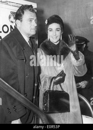 Elizabeth Taylor mit ihrem Ehemann Mike Todd auf Urlaub Stockfoto