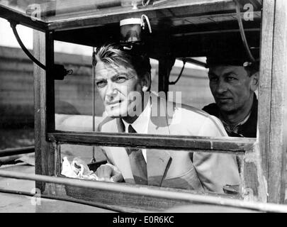 Schauspieler Jean Marais in einer Szene aus einem seiner Filme Stockfoto