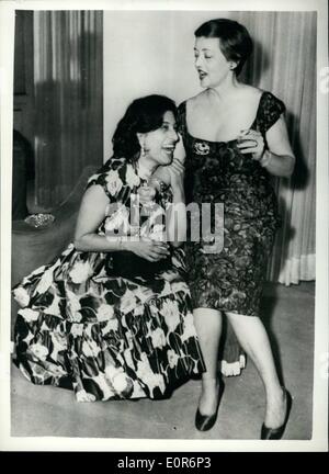 6. Juni 1958 - Bette Davis und Anna Magnani treffen sich im Rom.: zwei der weltweit bekanntesten Sen Schauspielerin - Bette Davis - und eine Stockfoto