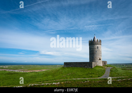 Doonagore Castle in der Nähe von Doolin, County Clare, Westküste Irlands Stockfoto