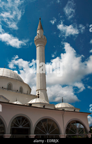 Türkische Moschee mit Minarett und Kuppeldach in Soke, Aydin, Türkei Stockfoto