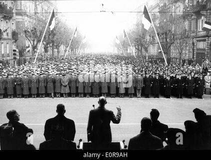 General Charles de Gaulle führt Zeremonie Stockfoto