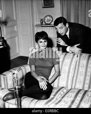 Schauspielerin Sophia Loren mit Sänger Yves Montand Stockfoto