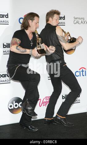 Las Vegas, NV, USA. 18. Mai 2014. Tyler Hubbard, Brian Kelley, Florida Georgia Line im Presseraum für 2014 Billboard Music Awards - Press Room, MGM Grand Garden Arena, Las Vegas, NV 18. Mai 2014. Bildnachweis: James Atoa/Everett Collection/Alamy Live-Nachrichten Stockfoto