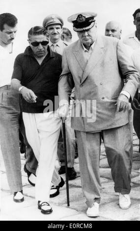 Aristotle Onassis und Sir Winston Churchill besuchen Ruinen Stockfoto