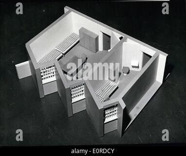 3. März 1959 - moderne Gefängnis: Das erste Gefängnis von der Bundesrepublik Deutschland, in ganz neue Aspekte entwickelt, in Stutt Stammheim/Deutschland gebaut werden. Foto zeigt, dass dieses Modell von Zellen genau die gezackten Ou Wände der Zelle Gebäude zeigt. Damit will es verhindert wird, können die Gefangenen miteinander reden. Zwei Arten von Zellen geplant: für drei (links) und für ein Gefangener (rechts) Stockfoto