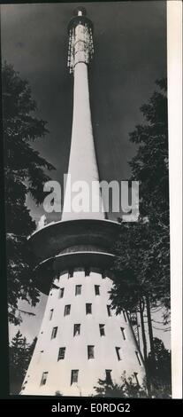 2. Februar 1959 - A Telefonstation jetzt auch im Nordosten Bayerns. : Die neue TV-Sender von Bayern die von Siemens und Halske AG im Auftrag der Bayerischen Broadcasting Station gebaut wurde hat begonnen vor kurzer Zeit senden. Das Foto zeigt die gesamte Installation auf dem Ochsenkopf im Fichtelgebirge schicken. Ohne das areal auf der Oberseite der sendende Turm ist 163 Meter hoch gebaut in besonderer Weise und in seinem Unterteil enthält senden Zimmer für Fernsehen und Radio, die nach dem Empfang für die Funkverbindung, die sozusagen Stockfoto