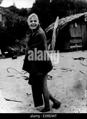 31. März 1959 - Hollywood, Kalifornien, US - Schauspielerin SANDRA DEE, die blonde Schönheit, die ein großes Teenies-Publikum in den 1960er Jahren mit Filmen wie "Gidget '' und '' Tammy und der Doktor '' angezogen und hatte eine Headliner Ehe mit Pop-Sänger Bobby Darin, starb 20. Februar 2005 in Los Angeles. Sie war 62.