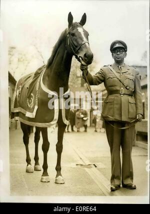 4. April 1959 - Präsidenten Geschenk für die Queen und Prinz Philip: während the Duke of Edinburgh den letzten Besuch in Pakistan, Präsident Mohammed Ayub Khan präsentiert drei pedigreed Pferde zu ihrer Majestät der Königin und seine königliche Hoheit. Die Pferde - Sultan, ein Ladegerät für die Königin und Khyber und Iqbal, zwei Polo Ponys Fort der Herzog ist hier gestern mit dem Flugzeug angekommen und waren heute in Knightsbridge Kaserne mit ihren Begleitpersonen zu sehen Stockfoto