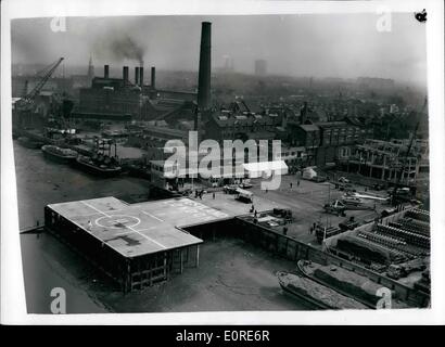 4. April 1959 - Westland Heliport am Battersea öffnet heute: Herr John Hay, M.p. gemeinsamen parlamentarischen Setary, Ministerium für Transport Stockfoto