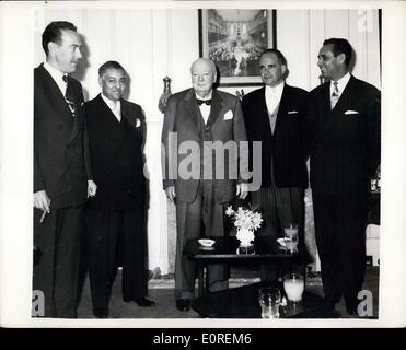 21. Mai 1959 - marokkanische Gouverneur nennen auf Sir Winston Churchill: Der ehemalige britische Premierminister Sir Winston Churchill Posen