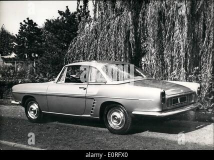 5. Mai 1959 - Neuwagen Renault: Die Dauphine Floride: eine neue Tourenwagen wird ab sofort durch das französische Auto Herstellung Renault hergestellt werden. Das neue Auto wurde vor kurzem vorgestellt und war einen großen Erfolg. Es erfolgt In zwei verschiedenen: der geschlossene Zweisitzer- und alle Wetter-Auto-Typen. Das neue Auto verwendet: 7,69 Liter Benzin/100 km Foto zeigt die geschlossen zwei Sitzer Dauphine-Floride. Stockfoto