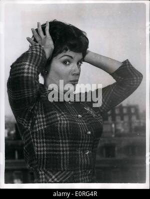 8. August 1959 - American star Connie Francis in London zu singen. Connie Francis die beliebten amerikanischen Gesangsstar, hier ist für eine Reihe von neuen Aufnahme - besuchte eine Pressekonferenz heute Abend im Dorohester Hotel. Foto zeigt Connie Francis während des Empfangs heute Abend in der Penthouse, Dorchester Hotel. Stockfoto