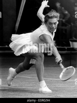 Tennis Spieler Edda Buding im Wettbewerb in Wimbledon Stockfoto