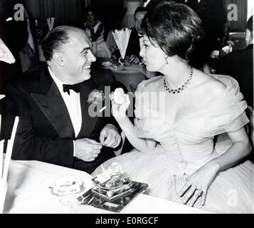 Sophia Loren und Carlo Ponti auf einem Film-Ball für die Nacht Stockfoto