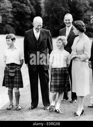 Präsident Eisenhower trifft Königsfamilie Stockfoto