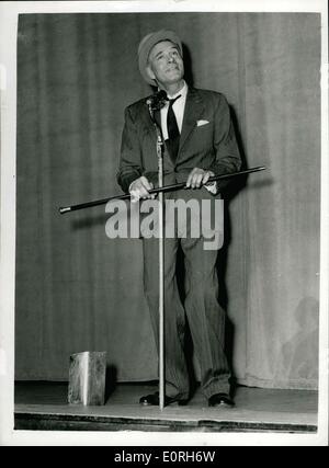 21. Juli 1959 - '' Night of 100 Stars'' Nächstenliebe zeigen Probe. Eine Generalprobe fand heute Vormittag im London Palladium für die jährlichen Charity-Show '' The Night of 100 Stars'' - zugunsten der Schauspieler Waisenhaus stattfinden... Keystone-Fotoshows: - Sir Laurence Oliver hat seinen Gesang und Tanz-Akt - während der Probe heute Morgen. Stockfoto