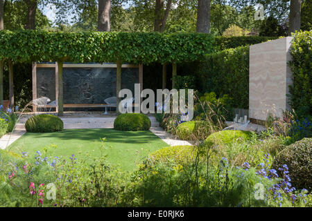 London, Großbritannien. 19. Mai 2014. RHS Chelsea Flower Show 2014 Der Telegraph Garden Designer Tommaso Del Buono und Paul Gazerwitz Credit: ein Garten/Alamy leben Nachrichten Stockfoto