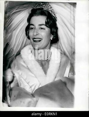 1. Januar 1960 - Hochzeit von Lady Pamela Mountbatten.: Prinzessin Anne war eine Brautjungfer erstmals bei der gestrigen Hochzeit von Lady Pamela Mountbatten - Herr David Hicks, Innendekorateur. die Zeremonie fand in der Romsey Abbey, Hants. Foto zeigt reizvolle Bild der Braut nach der Trauung gestern. Stockfoto