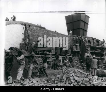 Januar 01, 1960 - vier hundert und vierzig Bergleute In südafrikanischen Katastrophe, wenig Hoffnung auf Überlebende gefangen... Es gibt wenig Stockfoto